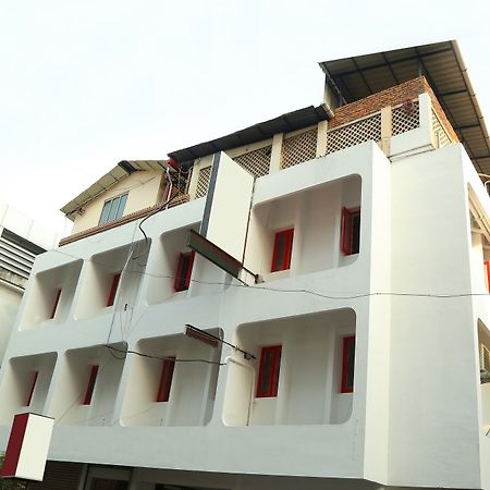Oyo 6712 Hotel Malabar House Kochi Bagian luar foto